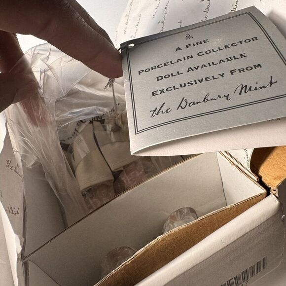 New Shirley Temple 8" Poor Little Rich Girl Movie Memories Danbury Mint Doll - Picture 3 of 3